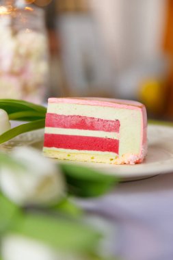 Güzel pasta. kek ve kurabiye. Top kek, kek ve diğer tatlı tatlılar tatlı tatil büfe