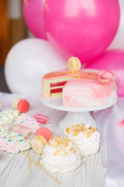 Güzel pasta. kek ve kurabiye. Top kek, kek ve diğer tatlı tatlılar tatlı tatil büfe