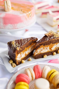 Güzel pasta. kek ve kurabiye. Top kek, kek ve diğer tatlı tatlılar tatlı tatil büfe