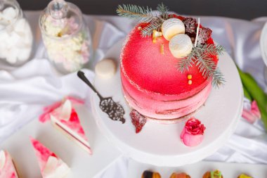 Güzel pasta. kek ve kurabiye. Top kek, kek ve diğer tatlı tatlılar tatlı tatil büfe