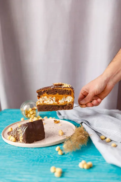 Bellissima pasticceria. torte e amaretti. Buffet vacanza dolce con cupcake, torte e altri dolci — Foto Stock