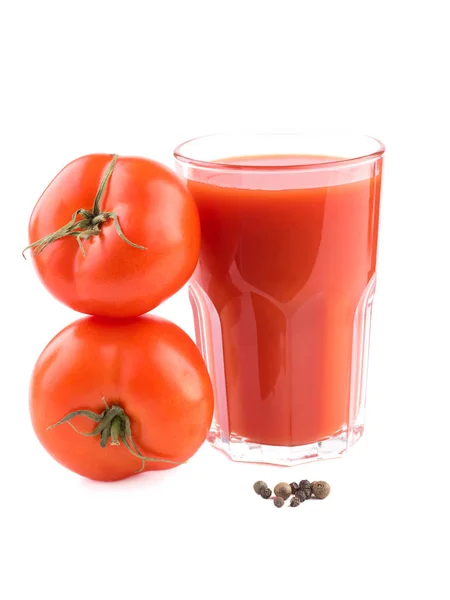 Jugo de tomate fresco aislado sobre fondo blanco —  Fotos de Stock