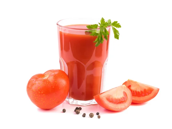 Frischer Tomatensaft isoliert auf weißem Hintergrund — Stockfoto