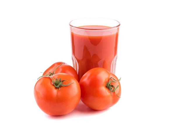 Jugo de tomate fresco aislado sobre fondo blanco —  Fotos de Stock