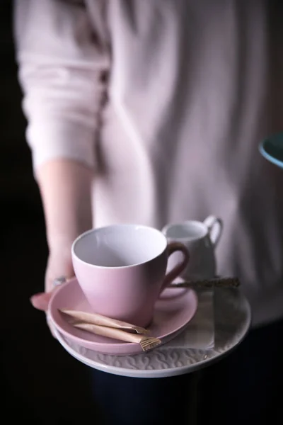 Collection de boissons chaudes dans un verre à double paroi isolé sur fond blanc. Cacao, café, thé . — Photo