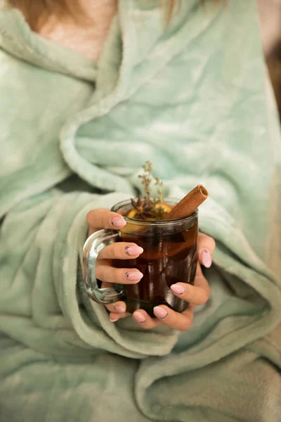 Колекція гарячих напоїв у склянці з подвійними стінами ізольована. Какао, кава, чай — стокове фото