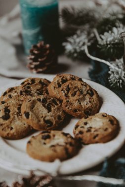 sıcak siyah çay, Restoran tarzı sığır dökme. seçici odak üstünde kettle ve çay döktü