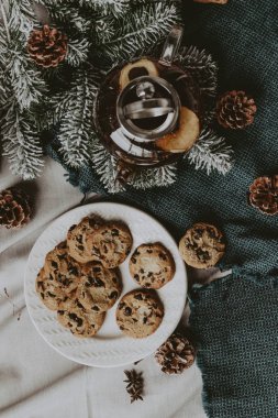 sıcak siyah çay, Restoran tarzı sığır dökme. seçici odak üstünde kettle ve çay döktü