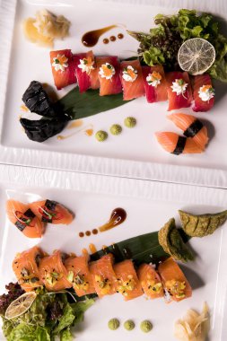Gökkuşağı suşi Roll.Sushi menü. Japon yemekleri. Çeşitli suşi üstten görünüm
