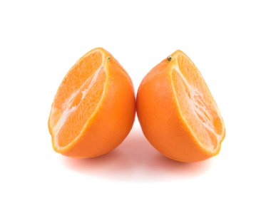 İzole narenciye koleksiyonu. Bütün mandalina veya mandalina meyve ve beyaz arka plan üzerinde izole soyulmuş kesimleri. Beyaz arka plan üzerinde izole yaprakları ile mandalina, mandalina, clementine. Üstten görünüm