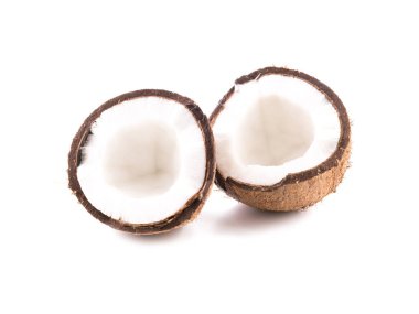 Hindistan cevizi ile yarım ve beyaz background.coconuts beyaz arka plan üzerinde izole yapraklarda