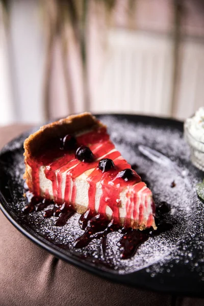 Кусок Вкусного Торта Кусочек Торта Тарелке Сладкая Еда Милый Десерт — стоковое фото