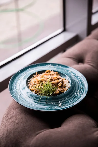 Smaczne Zdrowe Jedzenie Piękny Porcji Żywności Jedzenie Restauracji Niebieski Talerz — Zdjęcie stockowe