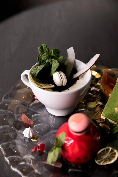 Schön Dekoriertes Dessert Glas Verschiedene Arten Von Schönen Gebäck Kleine — Stockfoto