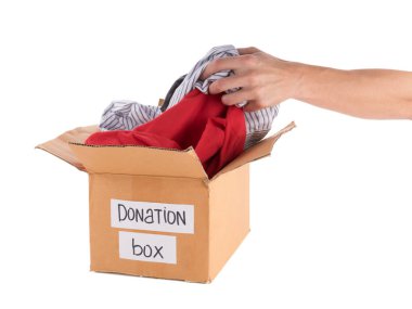 Karton kutu beyaz arka plan üzerinde bağış ile