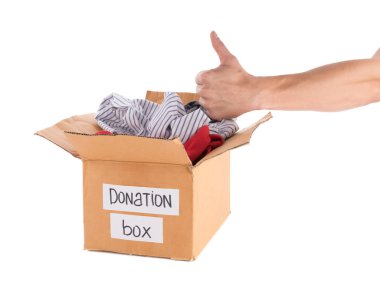 Karton kutu beyaz arka plan üzerinde bağış ile