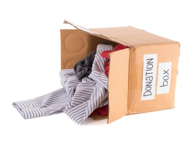 Karton kutu beyaz arka plan üzerinde bağış ile