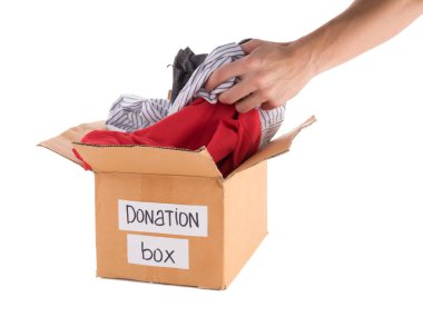 Karton kutu beyaz arka plan üzerinde bağış ile