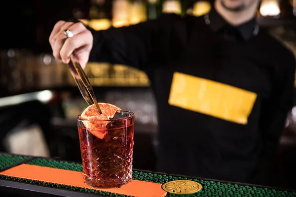 Expert Barman Making Cocktail Night Club Bartender Cocktail Orange Peel — Stock Photo, Image