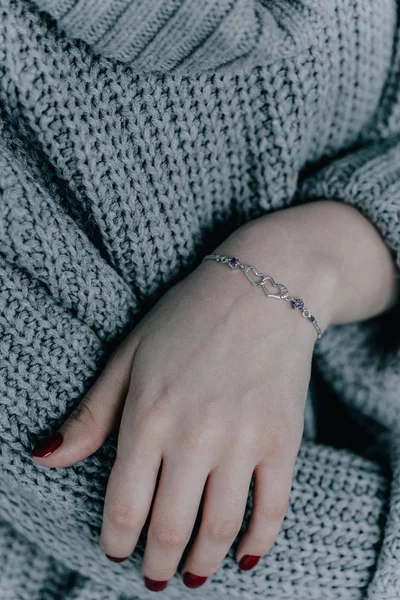 Close Silver Bracelet Wrist Girl Who Wearing Gray Knitted Sweater — Stock Photo, Image