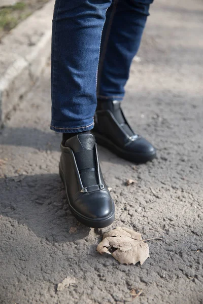 Μαύρα Δερμάτινα Παπούτσια Που Απομονώνονται Στο Παρασκήνιο Διαδρομή Αποκοπής — Φωτογραφία Αρχείου