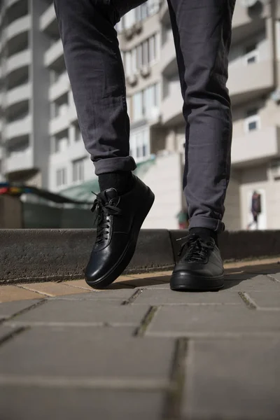 Zapatillas Cuero Negro Aisladas Sobre Fondo Con Camino Recorte — Foto de Stock