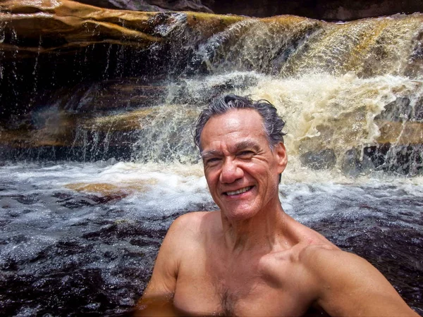 Homem Meia Idade Diverte Uma Bela Cachoeira Nordeste Brasil Estado — Fotografia de Stock