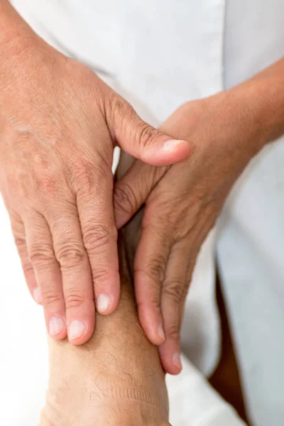 Massage Therapist Giving Relaxing Foot Massage — Stock Photo, Image