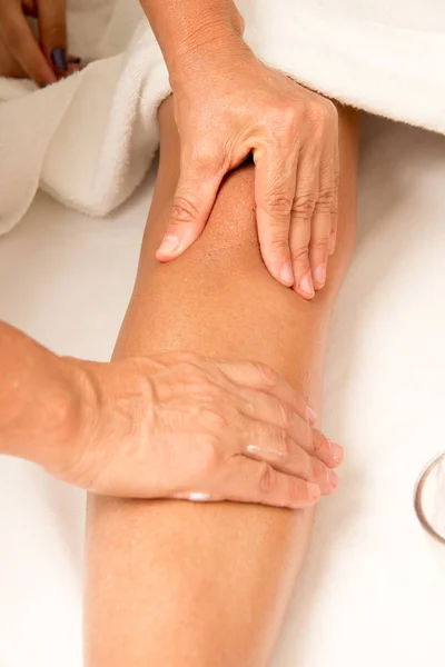 Massage Therapist Massaging Woman Leg Knee — Stock Photo, Image