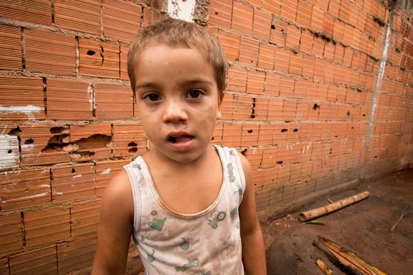 Planaltina Goias Brasil Abril 2018 Niño Pequeño Parado Fuera Casa — Foto de Stock