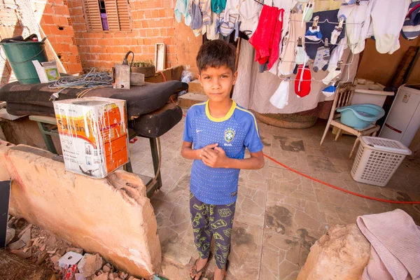 Planaltina Gois Brazílie Července 2019 Mladý Chlapec Stojící Venku Domě — Stock fotografie