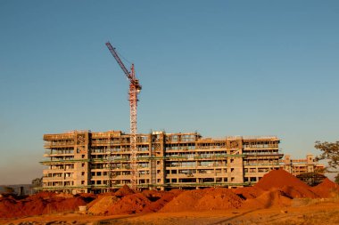 Brasilia, Brezilya, 17 Eylül 2019: Başkent büyümeye ve yayılmaya devam ederken Brasilia'da yeni apartman inşaatı.