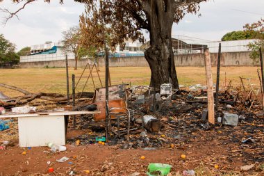 Brasilia, Brezilya 30 Eylül 2019: Çöpler Brezilya 'nın sınırları içinde yasadışı olarak atıldı ve yakıldı.  
