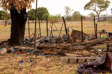 Brasilia, Brezilya 30 Eylül 2019: Çöpler Brezilya 'nın sınırları içinde yasadışı olarak atıldı ve yakıldı.  