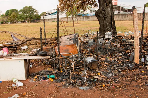 Brasilia, Brezilya 30 Eylül 2019: Çöpler Brezilya 'nın sınırları içinde yasadışı olarak atıldı ve yakıldı.  