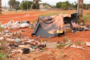 Brasilia, Brezilya, 7 Ekim 2019: Brasilia 'nın kuzeyinde Plastik ve Kartondan yapılmış Evsizler için Barınak.