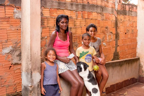 Planaltina Goias Brasile Maggio 2020 Una Povera Madre Con Tre — Foto Stock