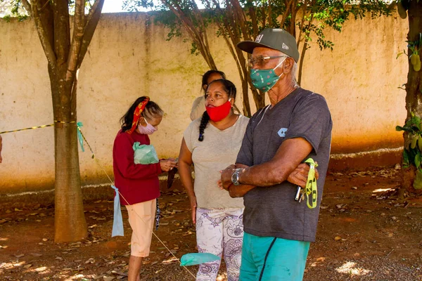 Planaltina Goias Brasil Junio 2020 Personas Con Máscaras Protectoras Esperando — Foto de Stock