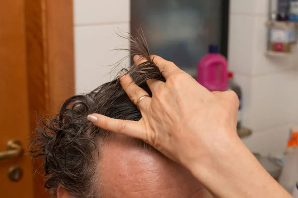 Senior Man Getting Haircut Home — Stock Photo, Image