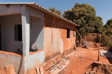 Planaltina, Goias, Brezilya-29 Ağustos 2020: Brezilya 'da Mevcut Tipik Yoksul Konutları.