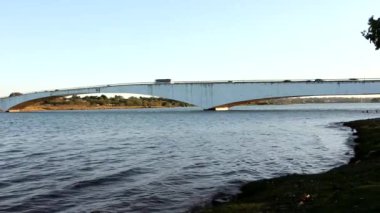 Brezilya, Brezilya, 3 Eylül 2020: Brezilya 'nın Brasilia şehrinde Ponte Costa e Silva Köprüsü ve Silva Güney Kanadını şehrin güney gölüne bağlayan köprü.