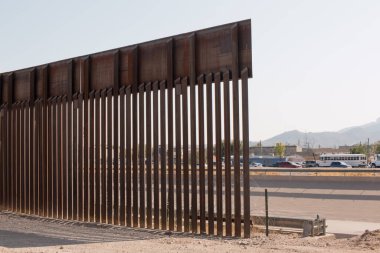 . El Paso, Teksas ABD-11 Ekim 2020: ABD Meksika sınırı boyunca El Paso, Teksas. 