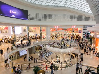 Melbourne, Avustralya - 24 Şubat 2018: atrium Chadstone alışveriş merkezi Ekim 2016 yılında açıldı. Seaford Güney yarımkürede en büyük alışveriş merkezidir.