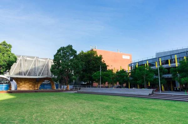 Caulfield, Avustralya - 17 Şubat 2018: Monash Üniversitesi 72000 öğrencileri ile bir kamu araştırma Üniversitesi var. Onun ikinci en büyük kampüs Caulfield kampüstür.