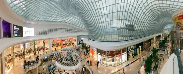 Melbourne, Avustralya - 24 Şubat 2018: atrium Chadstone alışveriş merkezi Ekim 2016 yılında açıldı. Seaford Güney yarımkürede en büyük alışveriş merkezidir.