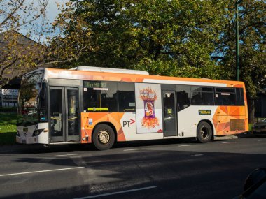 Melbourne, Avustralya - 1 Haziran 2016: numaralı 767 otobüsle Whitehorse yol kutusu Hill, Ventura otobüs hatları özel otobüs firması tarafından işletilen.