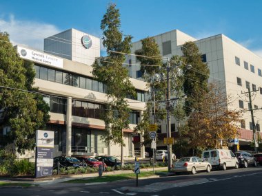 Melbourne, Avustralya - 1 Haziran 2016: Epworth Doğu özel hastane kutusu Hill Nelson yolda. Bir ana ticari Merkez Doğu Melbourne kutusu Hill..