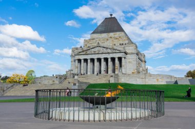 Melbourne, Avustralya - 5 Mayıs 2018: Kings etki alanında bir Dünya Savaşı 1 anıt anma tapınak olduğunu. 1934 yılında açıldı.