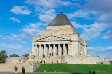 Melbourne, Avustralya - 5 Mayıs 2018: Kings etki alanında bir Dünya Savaşı 1 anıt anma tapınak olduğunu. 1934 yılında açıldı.