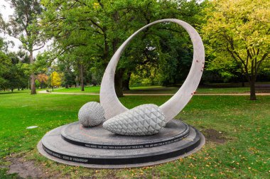 Melbourne, Avustralya - 5 Mayıs 2018: Avustralya Türk dostluk Anıtı: dostluk tohum sanatçı Matthew Harding 2014 yılında yaptırılan yapıldı..